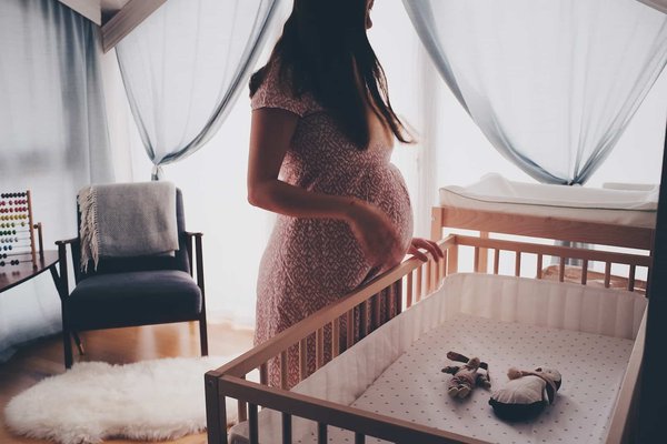 Comment aménager une chambre de bébé pratique et apaisante?
