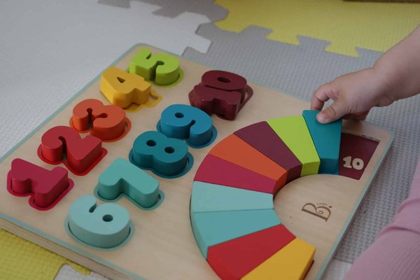Quels jouets favorisent l'éveil sensoriel de bébé ?