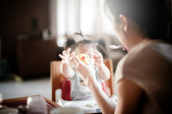 Comment organiser des repas sains et amusants pour bébé ?