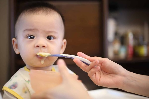 Comment introduire la diversification alimentaire à bébé ?